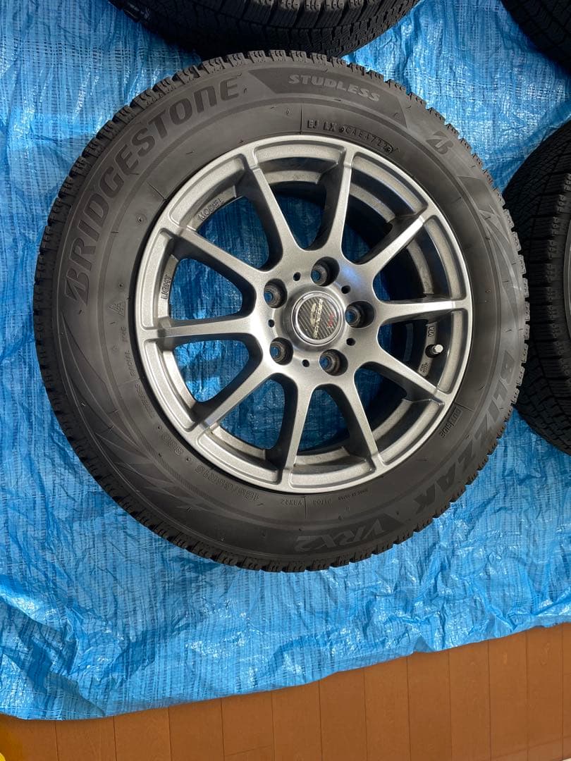 フリード　スタッドレスタイヤ 　ブリザックVRX2 185 65R 15