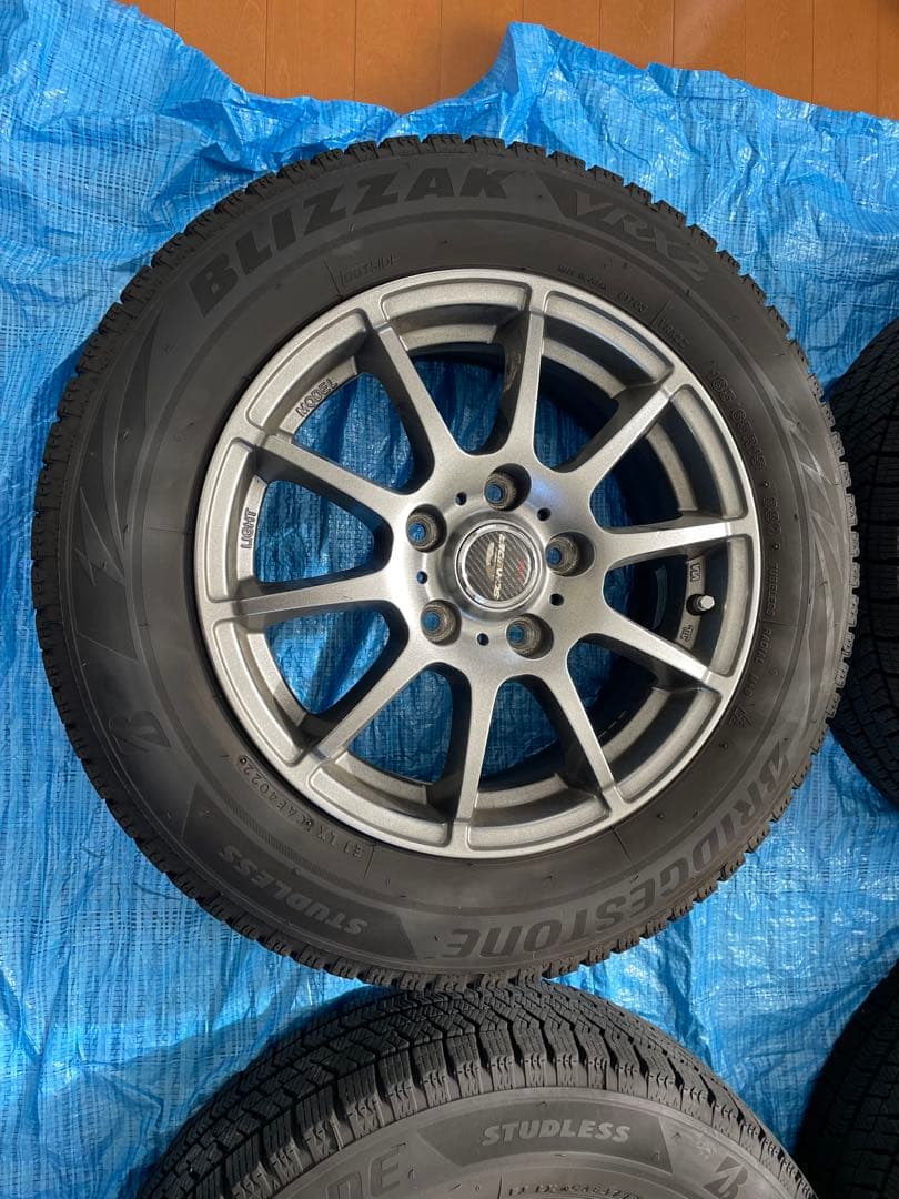フリード　スタッドレスタイヤ 　ブリザックVRX2 185 65R 15