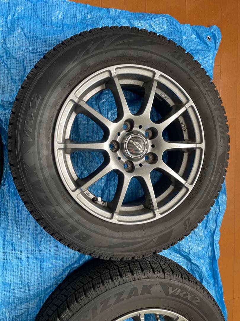 フリード　スタッドレスタイヤ 　ブリザックVRX2 185 65R 15