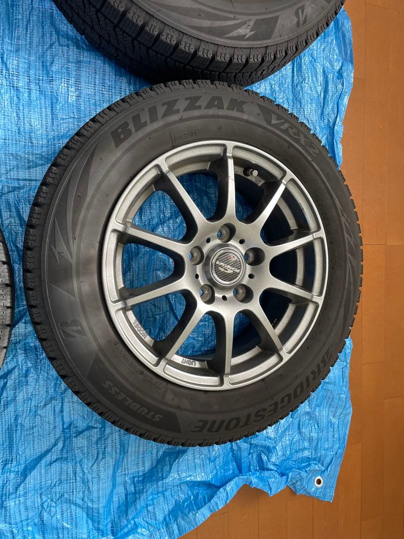 フリード　スタッドレスタイヤ 　ブリザックVRX2 185 65R 15