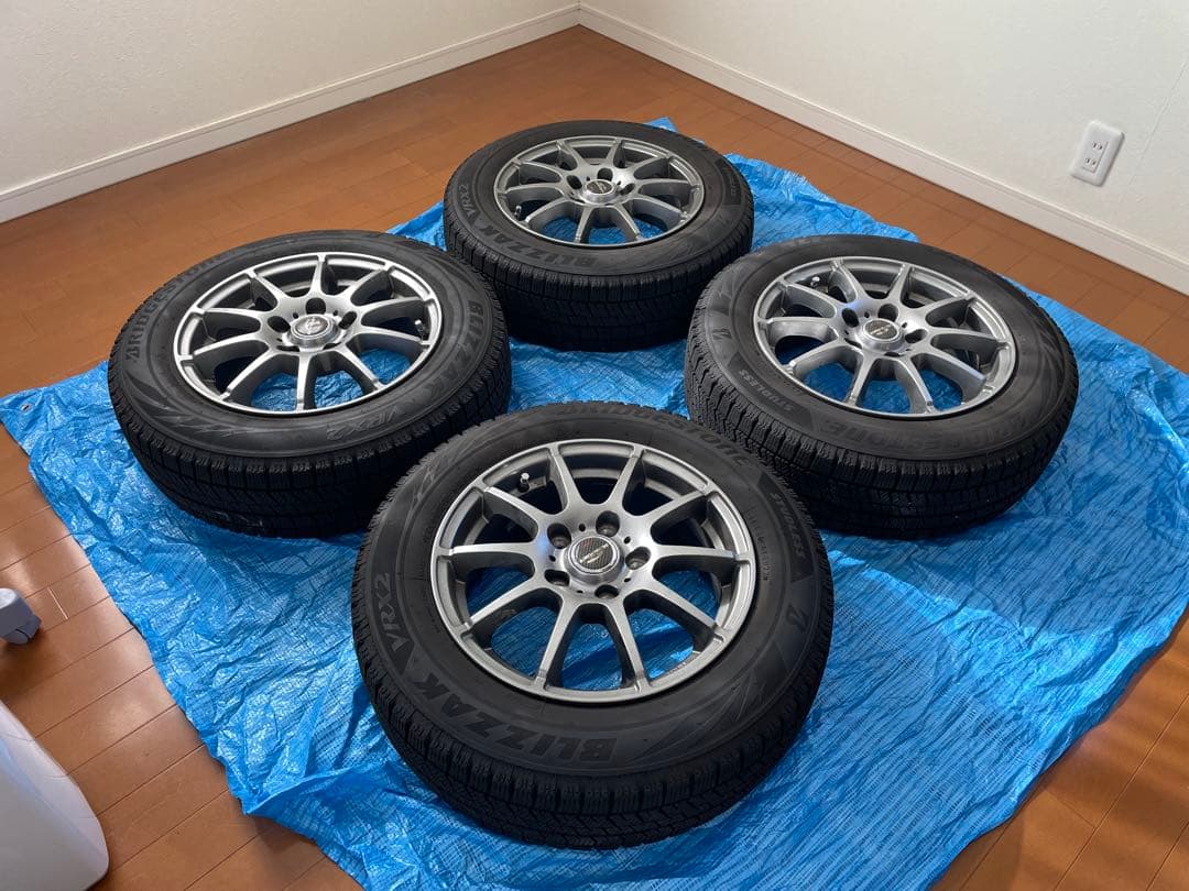 フリード　スタッドレスタイヤ 　ブリザックVRX2 185 65R 15