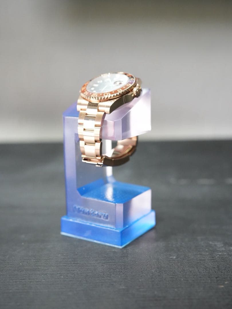 アイスクリアムントル 底面ブルー屈折 腕時計スタンド