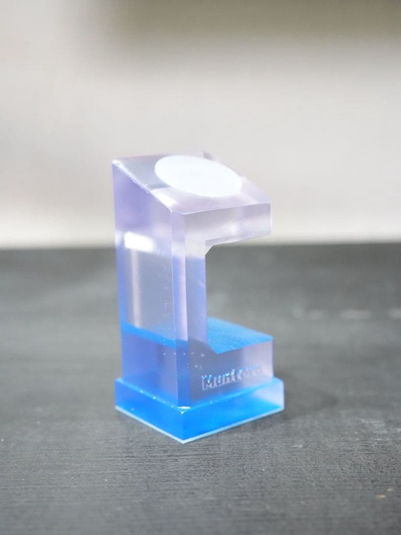 アイスクリアムントル 底面ブルー屈折 腕時計スタンド