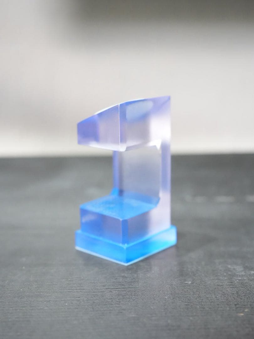 アイスクリアムントル 底面ブルー屈折 腕時計スタンド