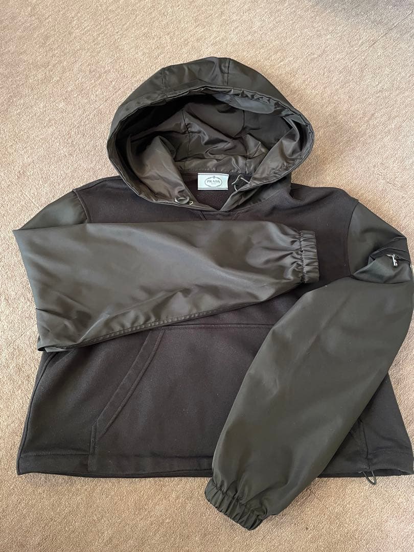 NSプラダ　pradaブラックフードパーカー