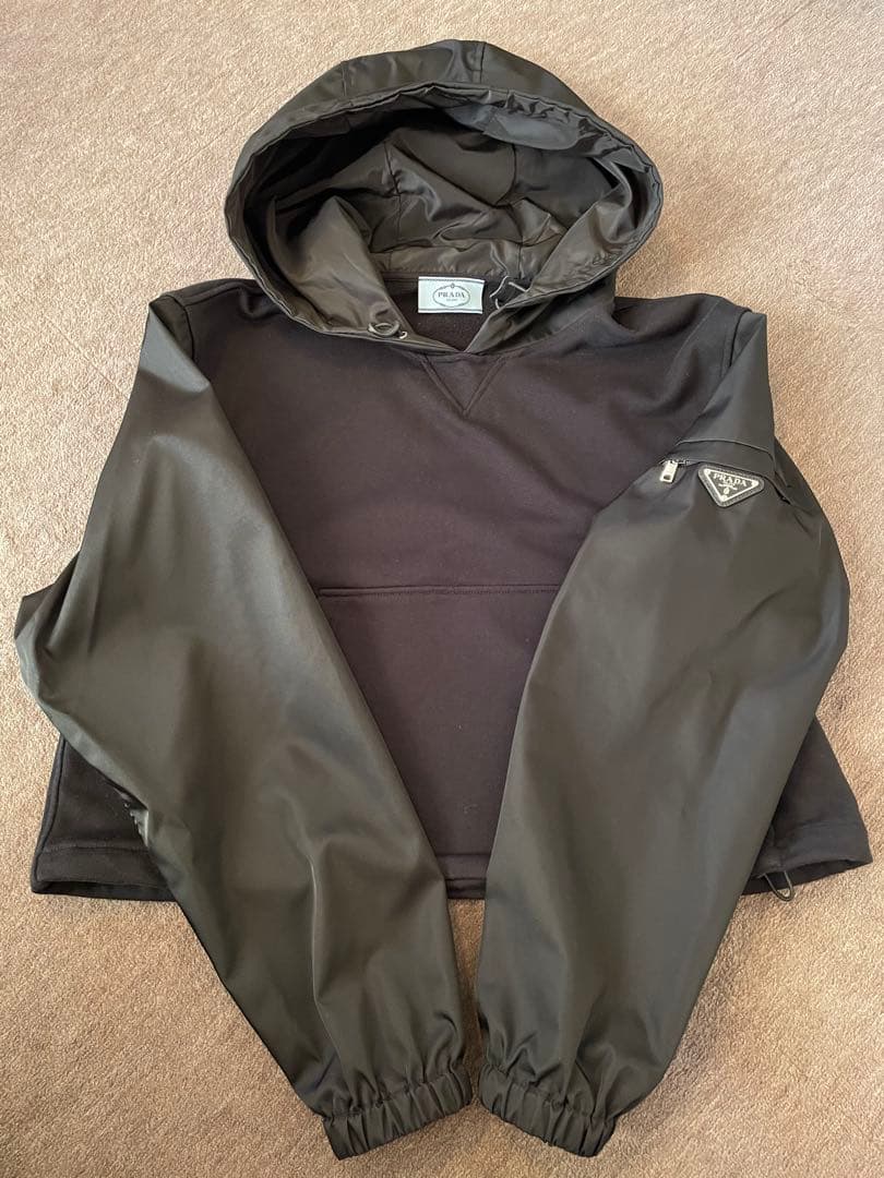 NSプラダ　pradaブラックフードパーカー