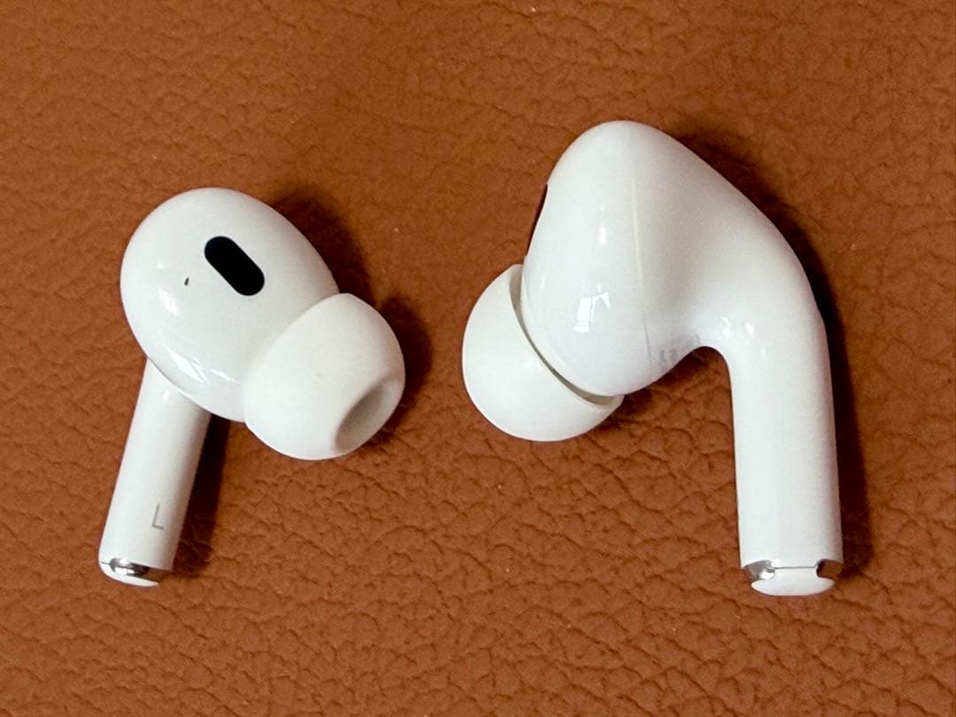 【美品】 Apple AirPods Pro２ (Lightning）新品交換済