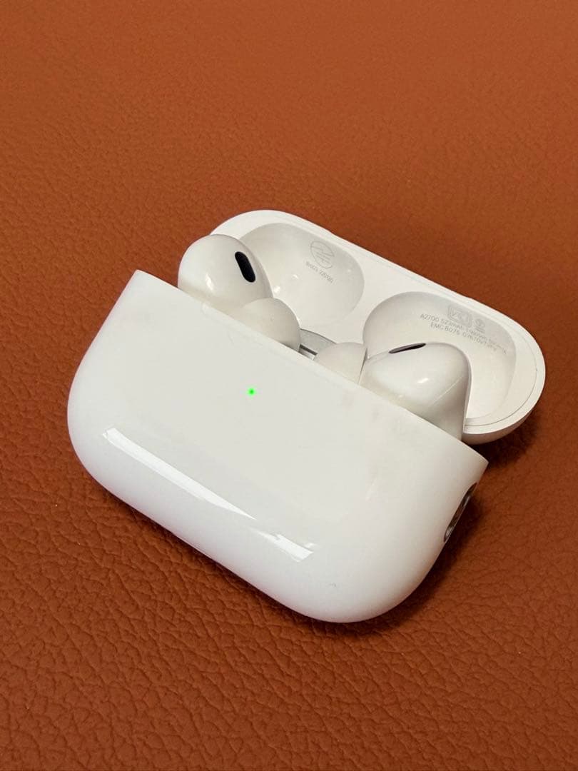 【美品】 Apple AirPods Pro２ (Lightning）新品交換済