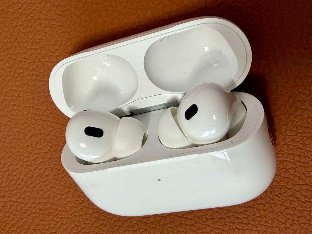 【美品】 Apple AirPods Pro２ (Lightning）新品交換済