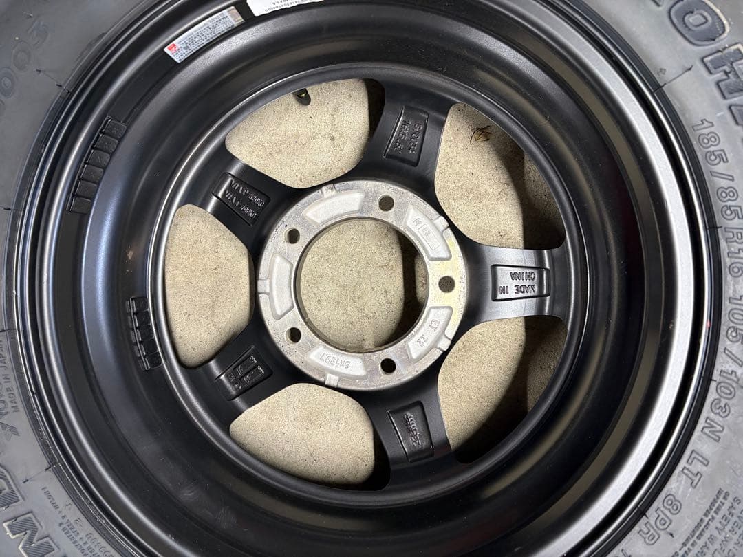 【1本】ジムニーJB64 ヨコハマ　ジオランダーM/T 185/85R16