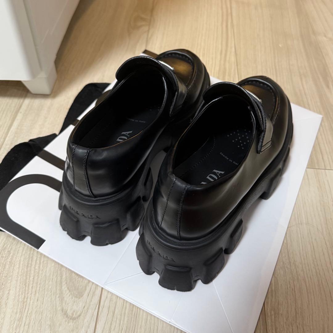 PRADA プラダ モノリス ブラッシュドレザー ローファー