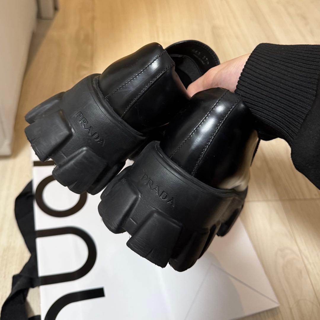 PRADA プラダ モノリス ブラッシュドレザー ローファー