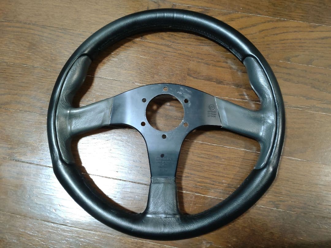 MOMO ステアリング TYP D35 KBA 70116