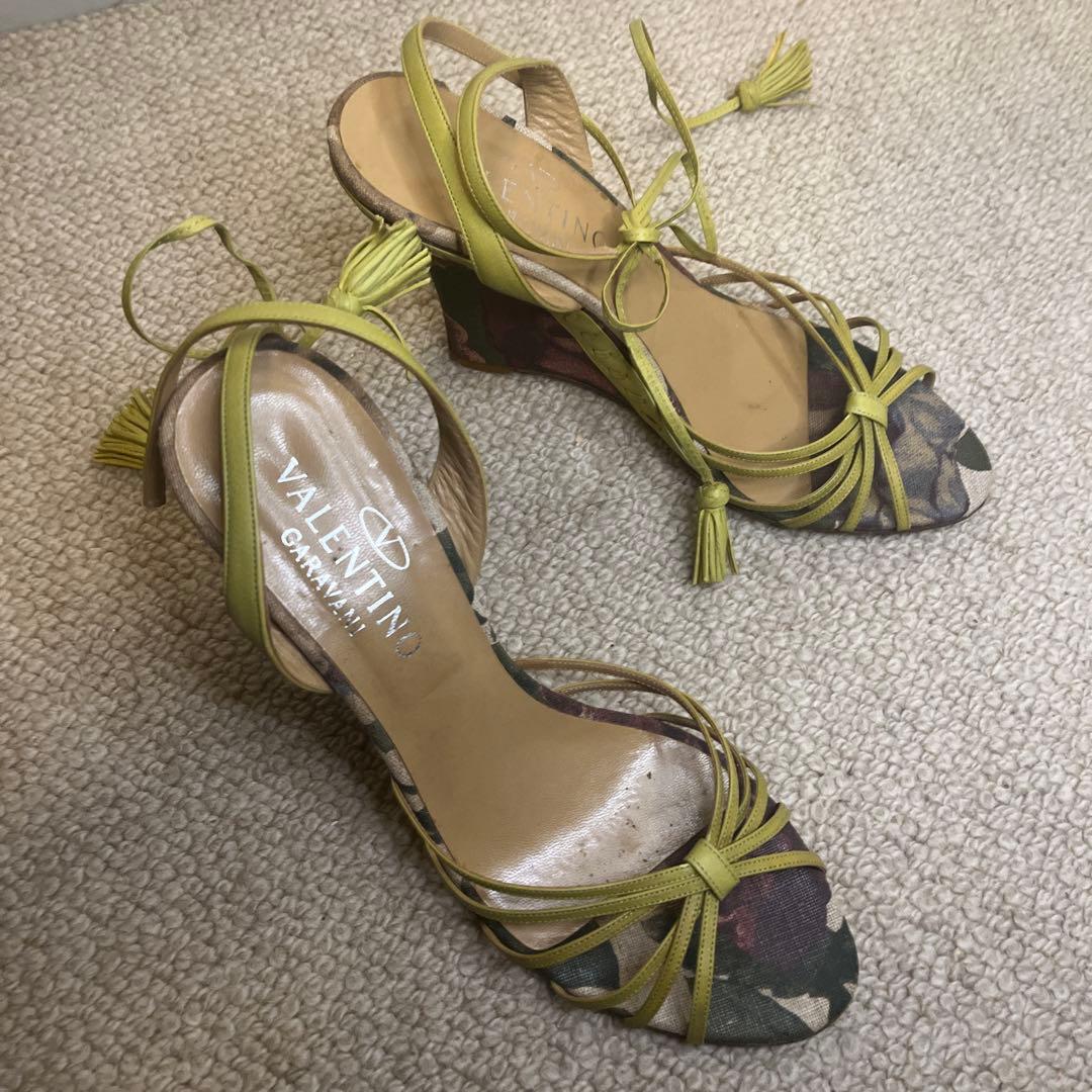 値下‼️VALENTINO 若草色＆フラワーカモフラ、ストラッピー、ウェッジ39
