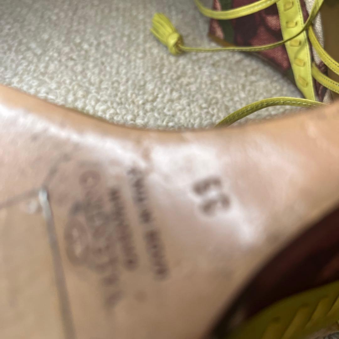 値下‼️VALENTINO 若草色＆フラワーカモフラ、ストラッピー、ウェッジ39