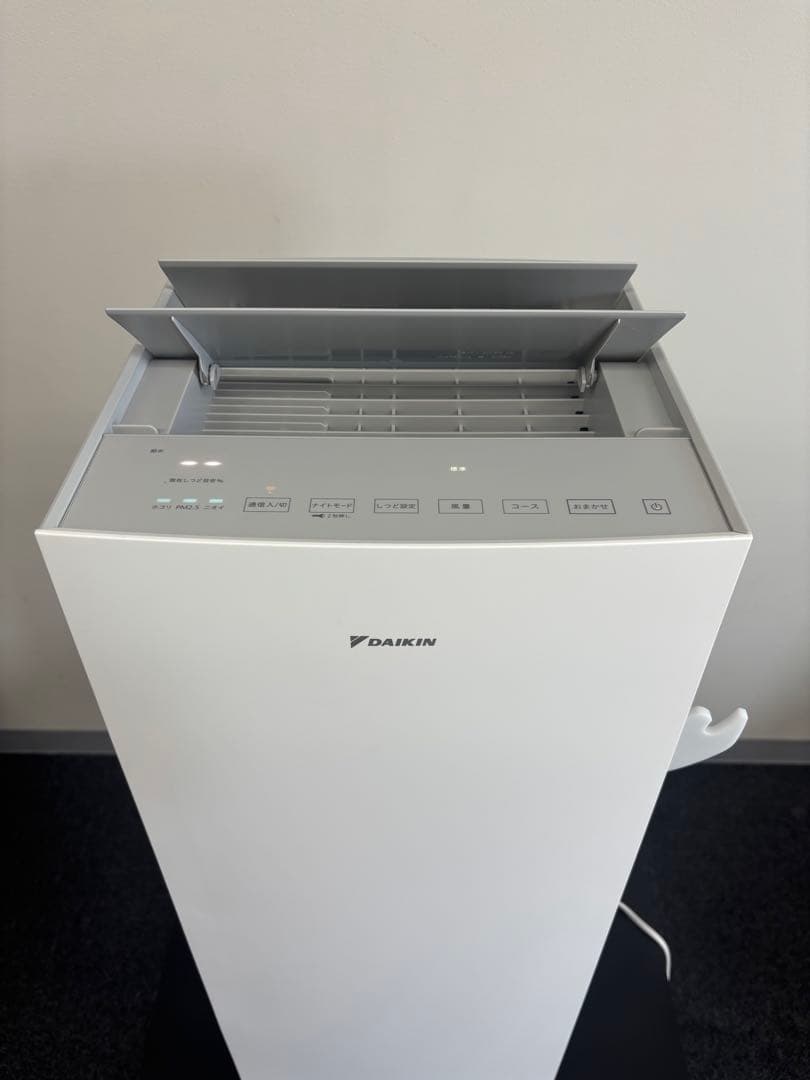 【ほぼ新品】DAIKIN ダイキン　空気清浄機 MCK70ZE2-W