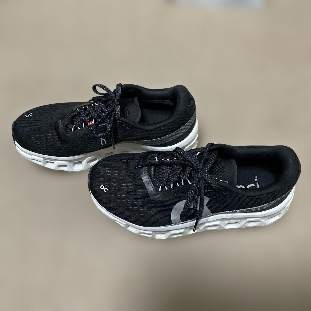 Onクラウドモンスター黒25.5センチ