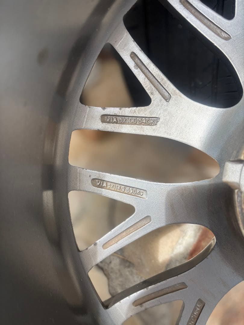 18インチ ロクサーニ、アルミホイールセット 多スポーク