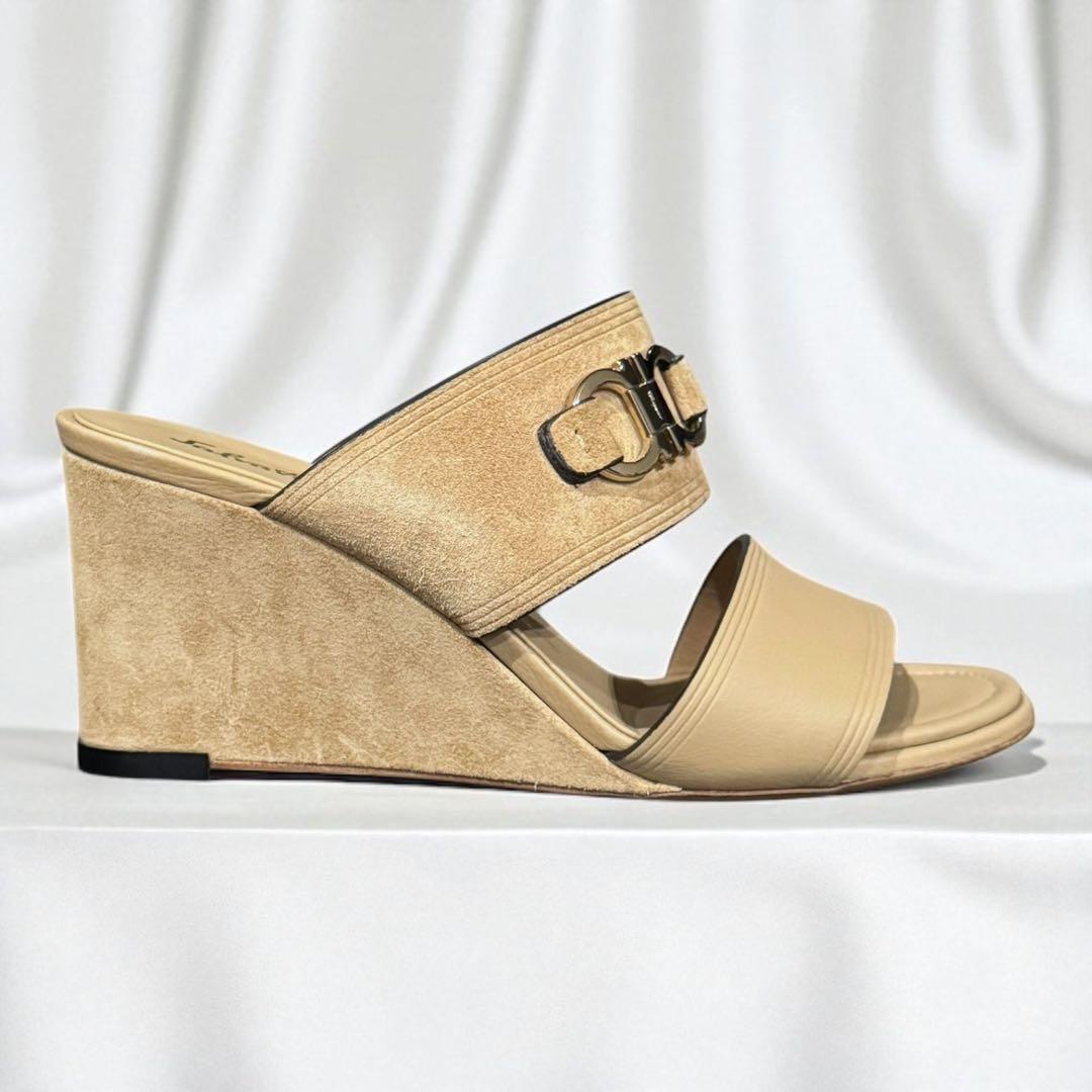 や*ん様 【美品】Salvatore Ferragamo ベージュサンダル　ガン