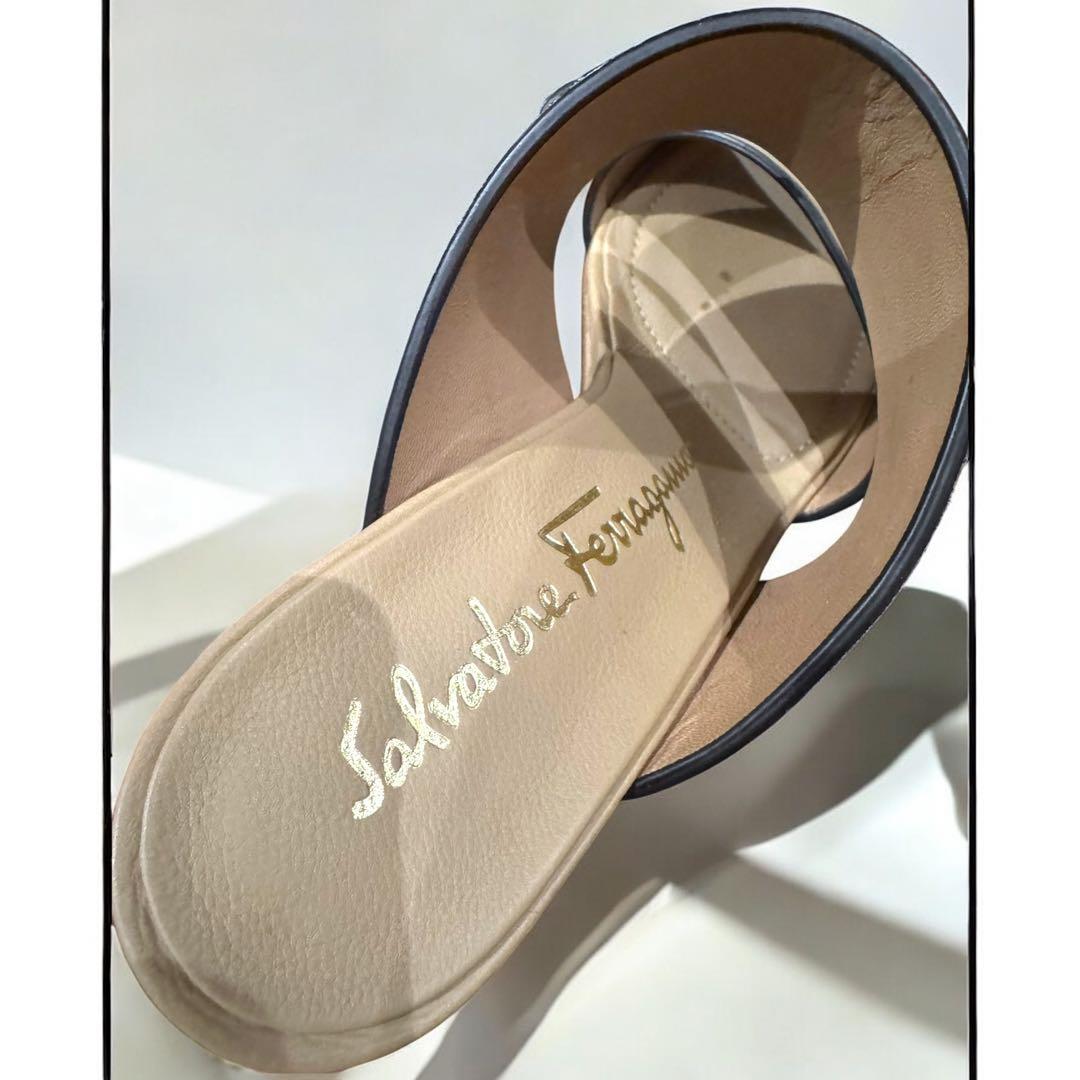 や*ん様 【美品】Salvatore Ferragamo ベージュサンダル　ガン