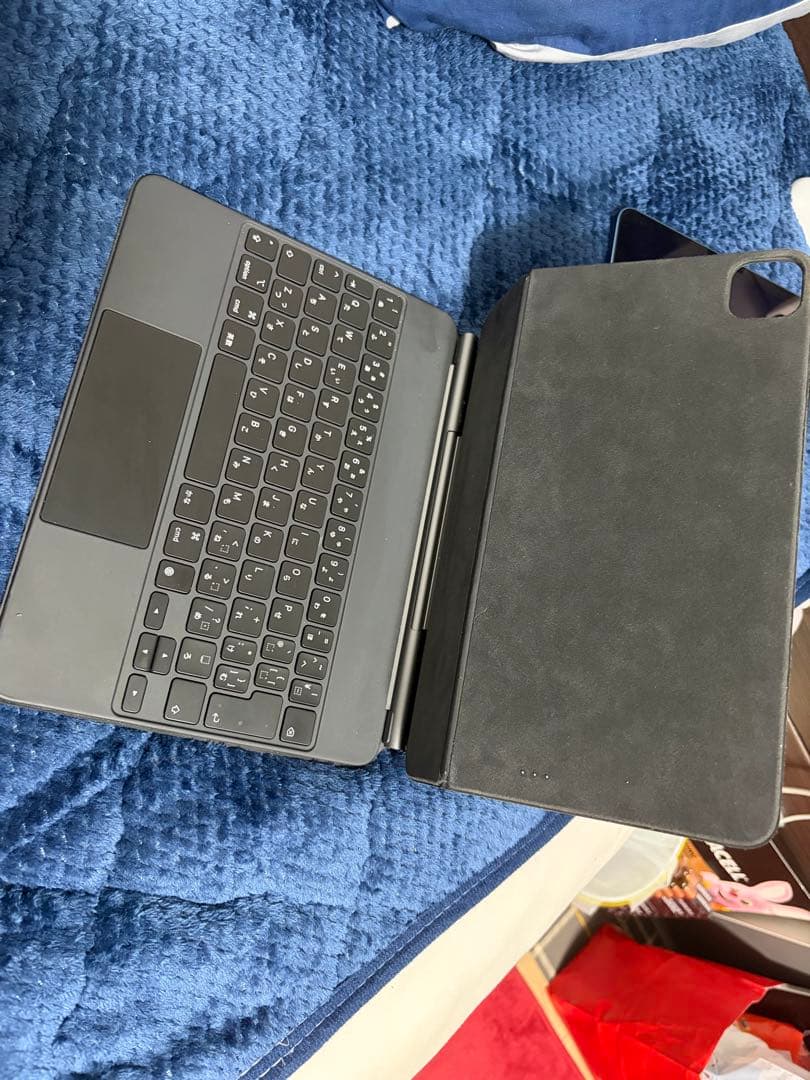 キーボードカバー付きiPadAir 第5世代64GB ブルー