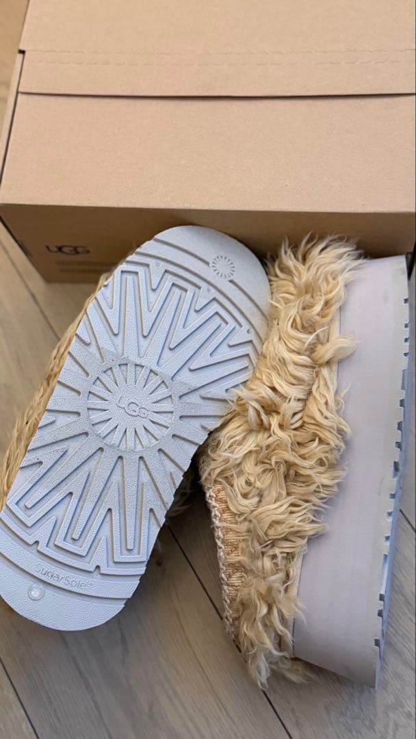 新品UGG Fluff Momma Sugar Tasmanファーモカシン6