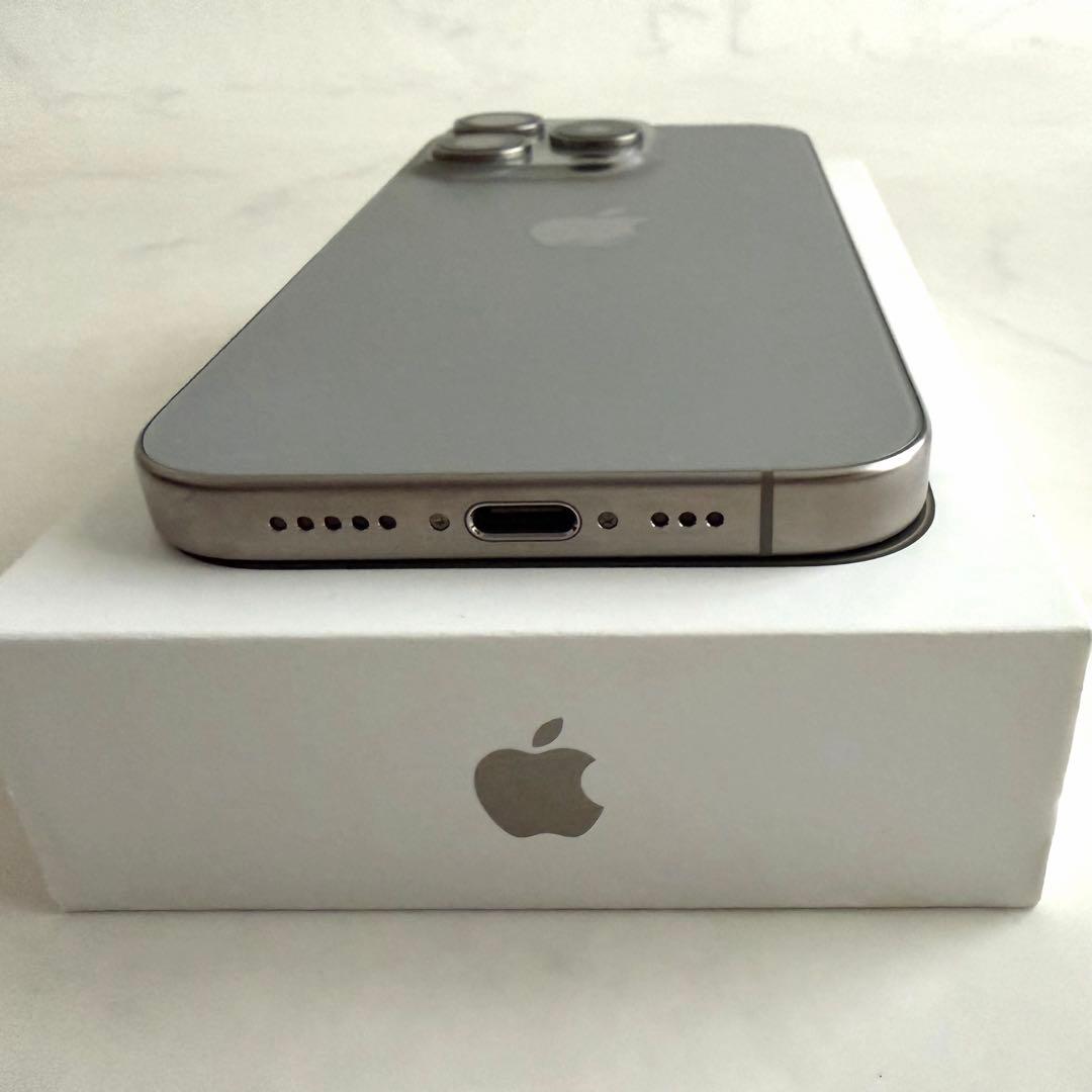 Apple iPhone 15 pro ナチュラルチタニウム 128GB 93%