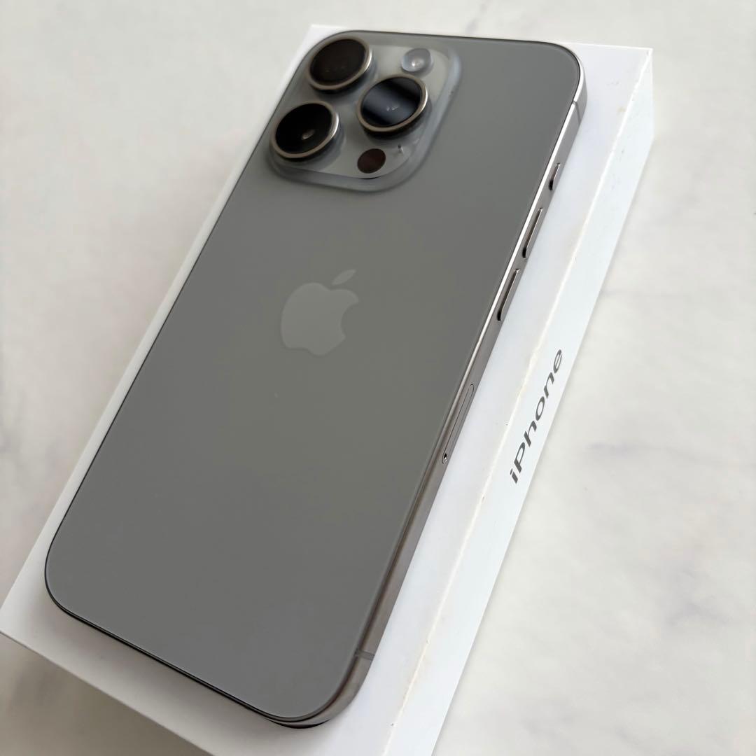 Apple iPhone 15 pro ナチュラルチタニウム 128GB 93%