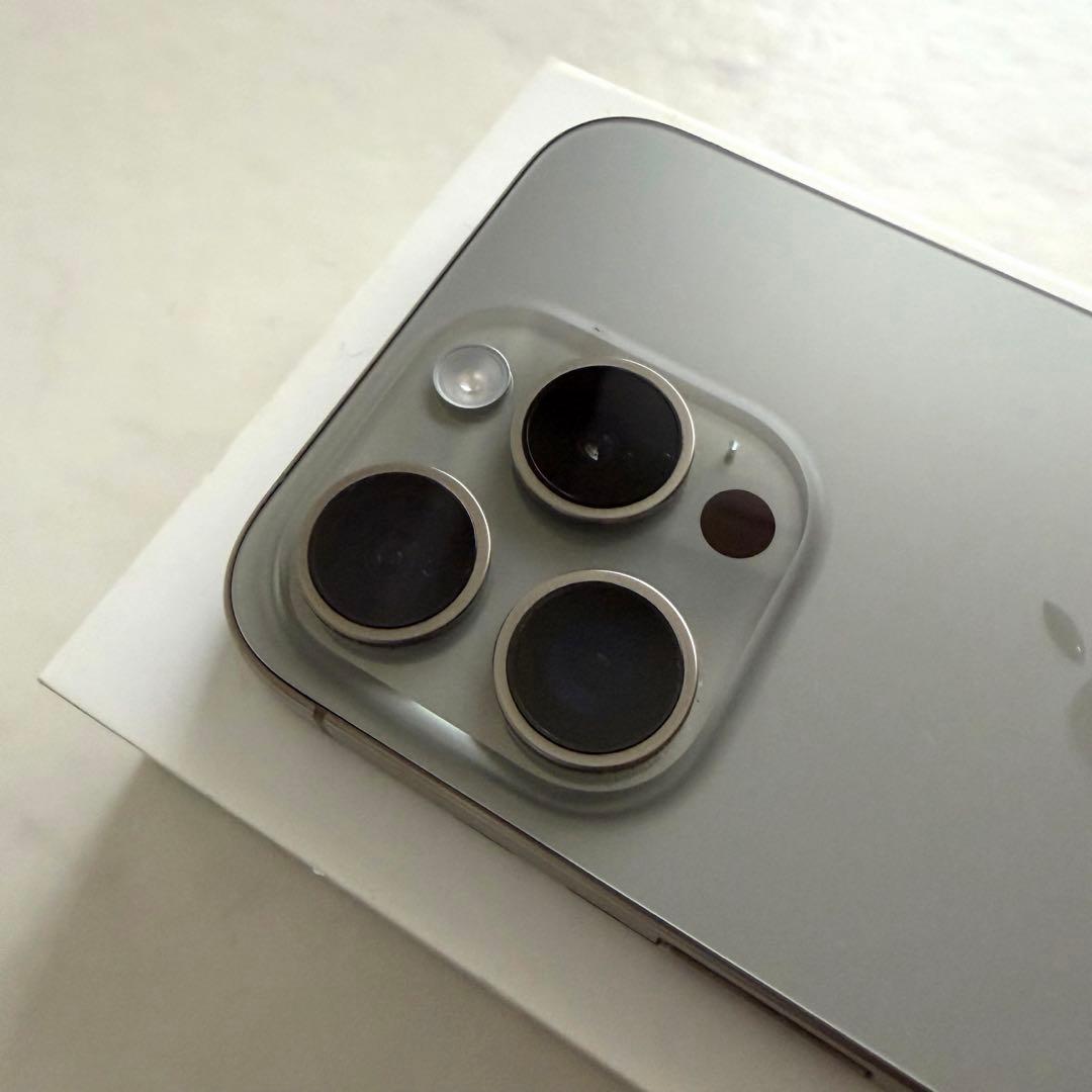 Apple iPhone 15 pro ナチュラルチタニウム 128GB 93%