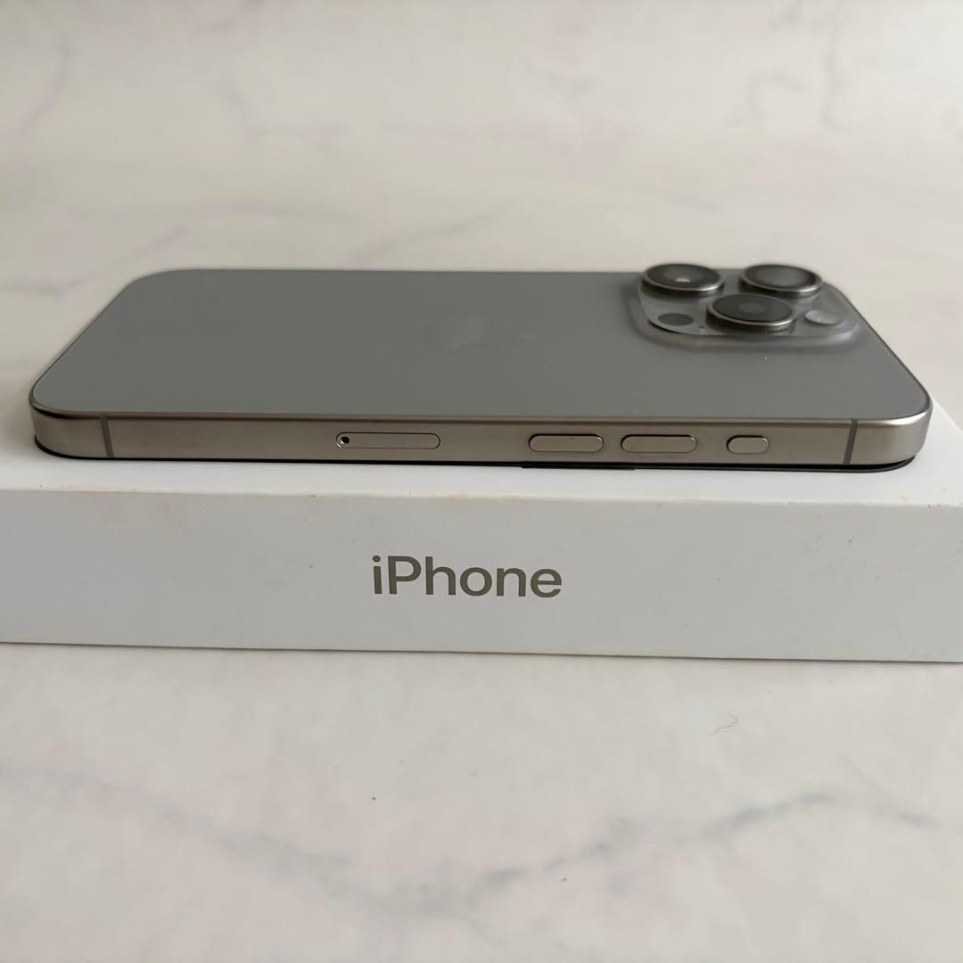 Apple iPhone 15 pro ナチュラルチタニウム 128GB 93%