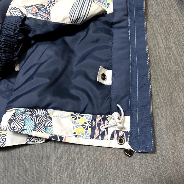 ◆ロキシー　ROXY　レディース　スノボウェア　ジャケットのみ　Mサイズ　総柄
