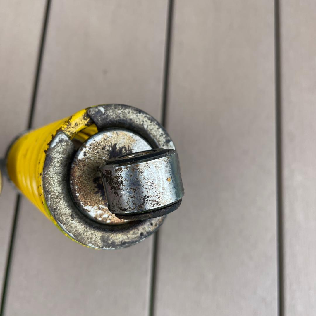 ヤマハ XJR400？ オーリンズ リアサスペンション