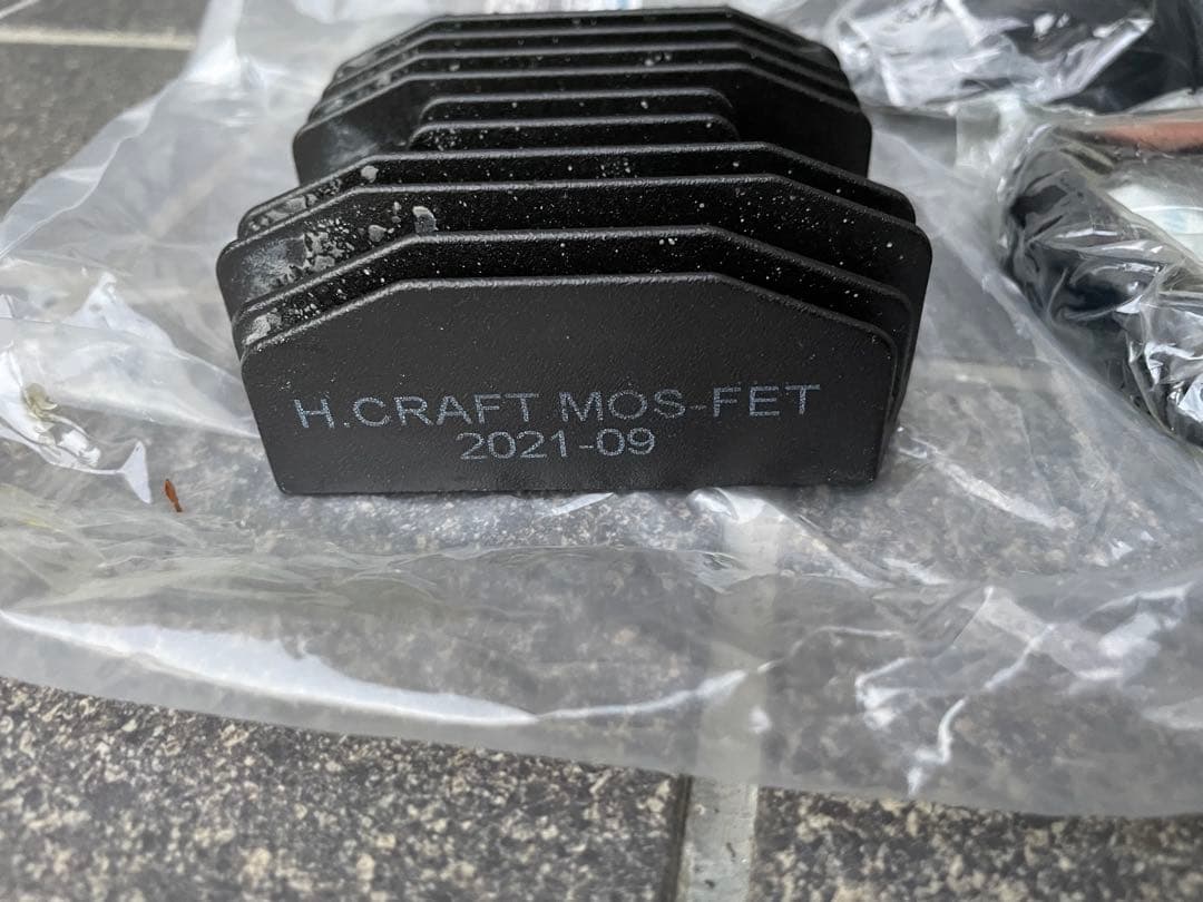 トライアンフ　デイトナ675前期　2006年〜レギュレータ　ステー付き