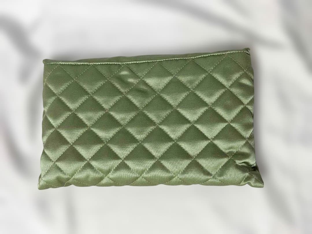 お*)様 GUCCI ポーチ 巾着 箱 グリーンサテン クラッチバッグ