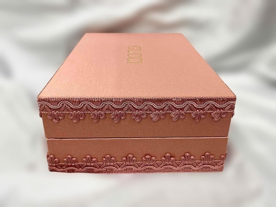 お*)様 GUCCI ポーチ 巾着 箱 グリーンサテン クラッチバッグ