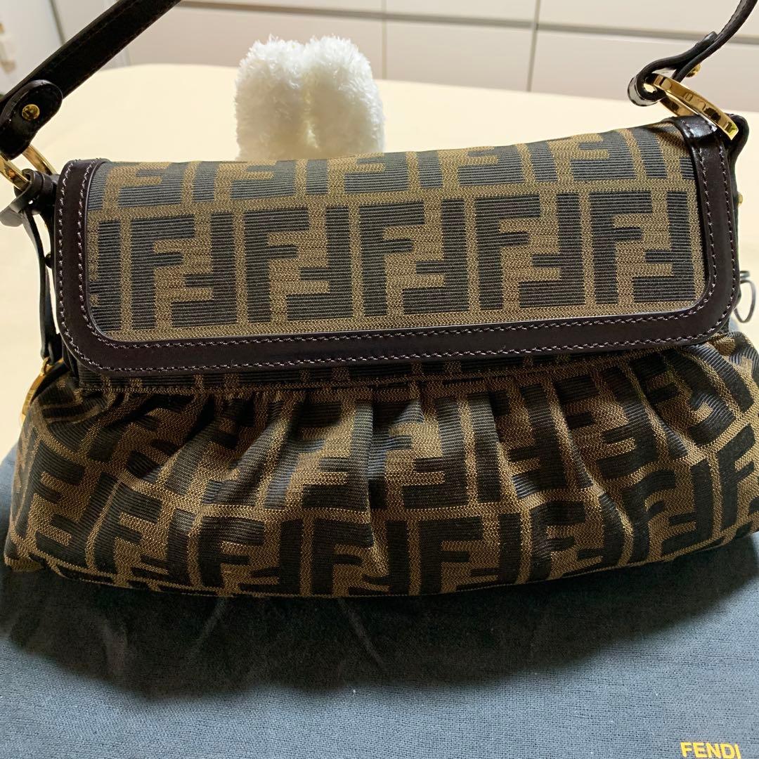 Fendi ロゴ入りショルダーバッグ ブラウン