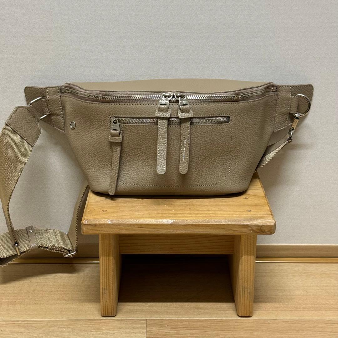 希少！A.D.M.J. 牛革シュリンク型押し　クロスボディバッグ　アク