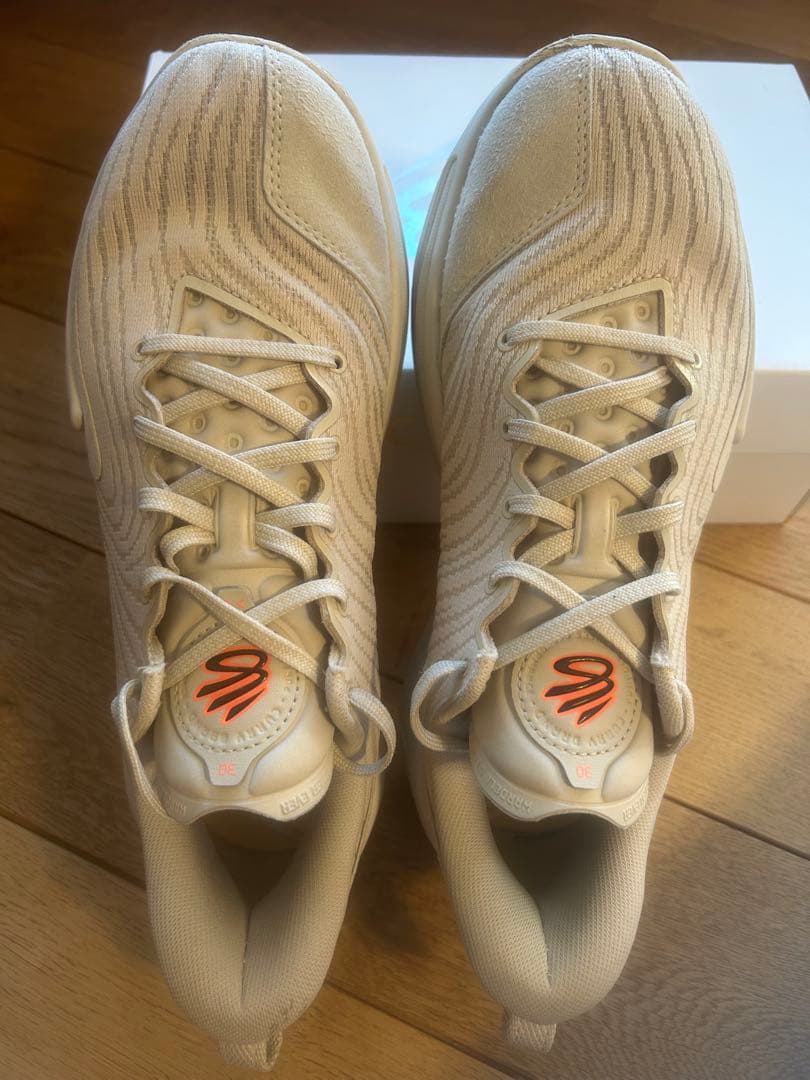 CURRY12 エアクッション付きホワイトスニーカー