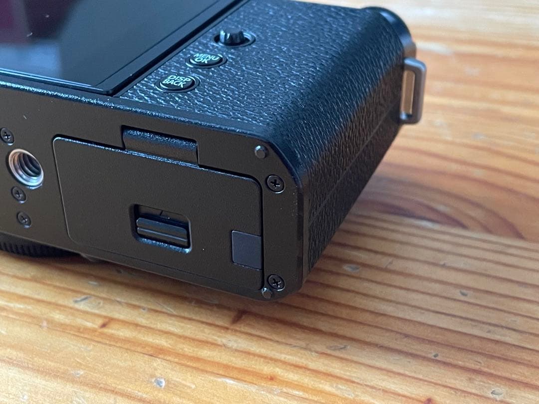 【美品】FUJIFILM X-E4 ボディ