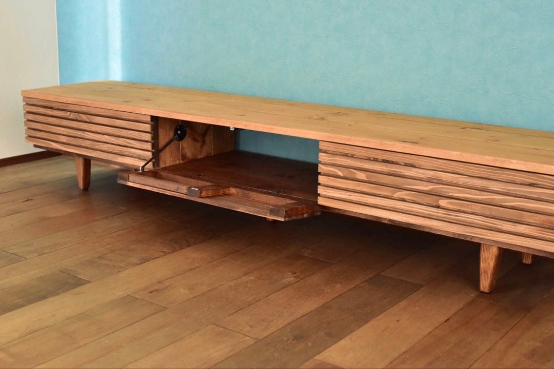 1台限定！直ぐ発送！】テレビボード格子210㎝ミディアムブラウン　木脚　無垢材