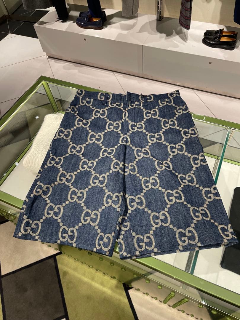 GUCCI パイナップル ショートパンツ
