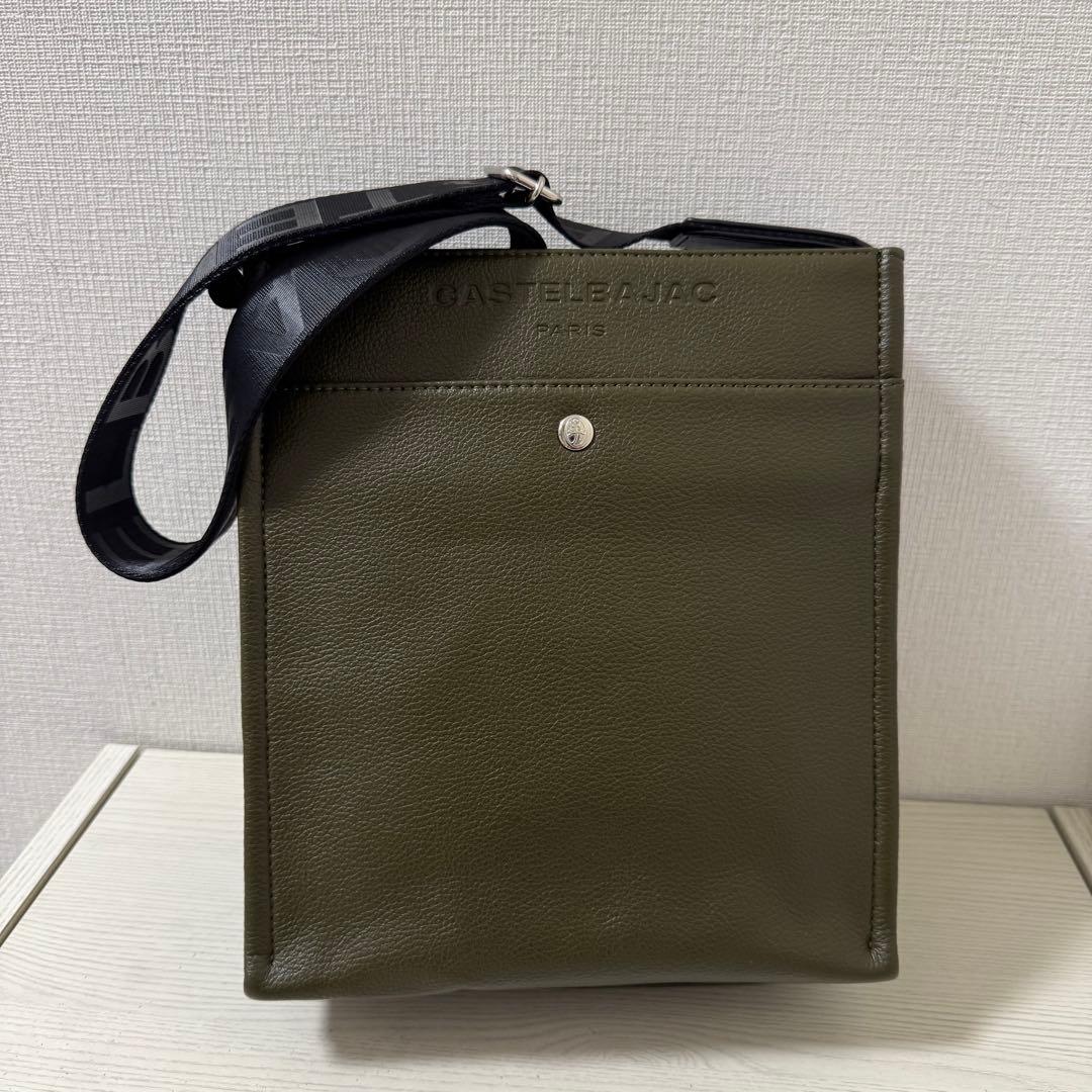 新品タグ付き　カステルバジャック ショルダーバッグ　ダナン カーキ　045114