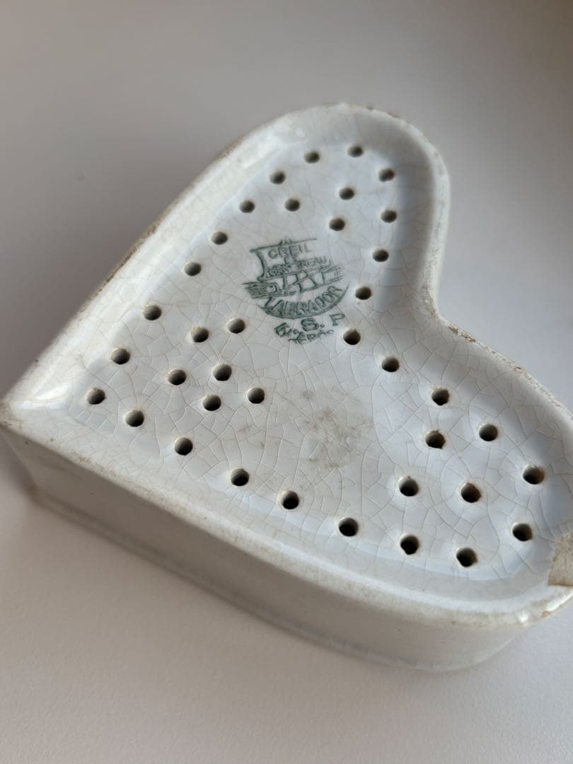 クレイユエモントローハート型フェセル 陶器フロマージュ容器