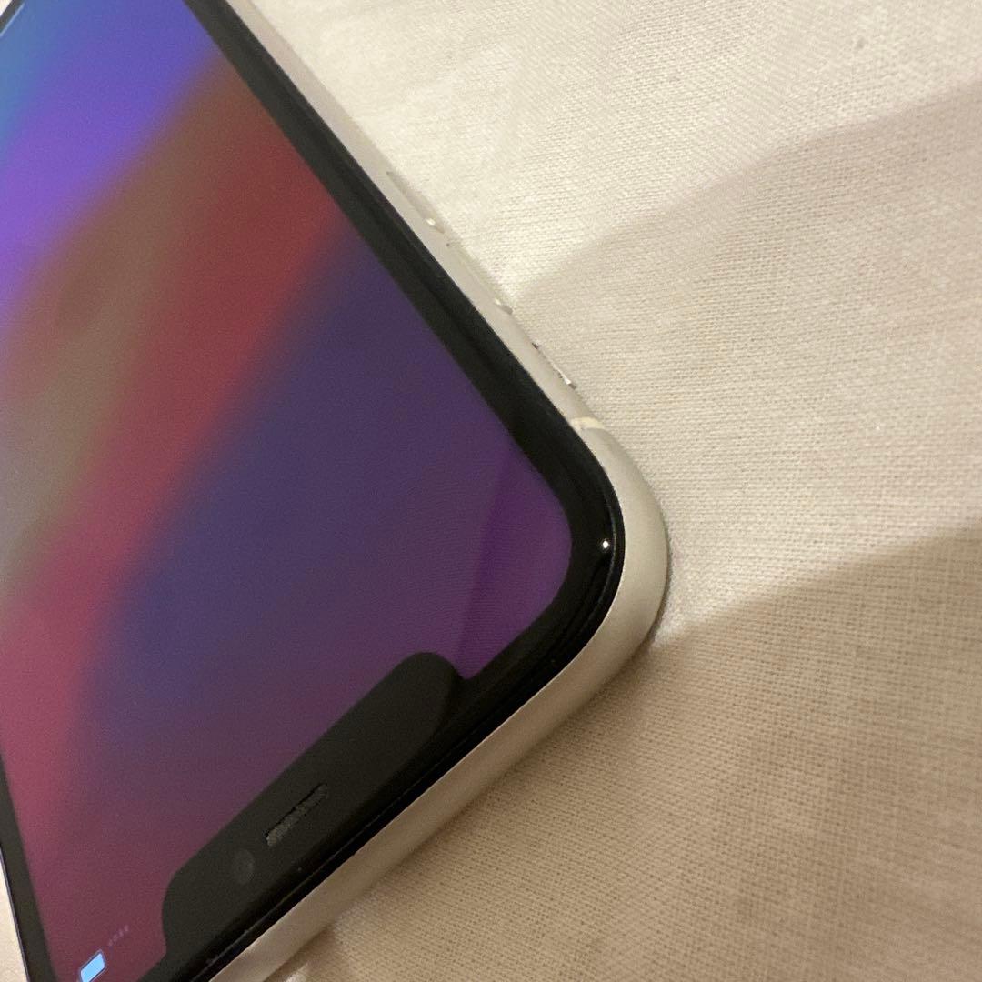 ア*ラ様 美品 Apple iPhone 11 ホワイト 本体 64GB