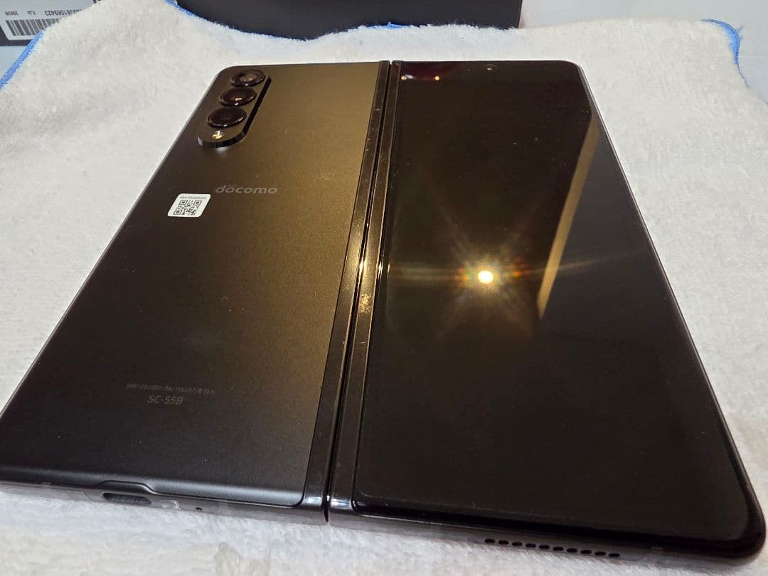 Galaxy Z Fold3 5G docomo 本体と付属品