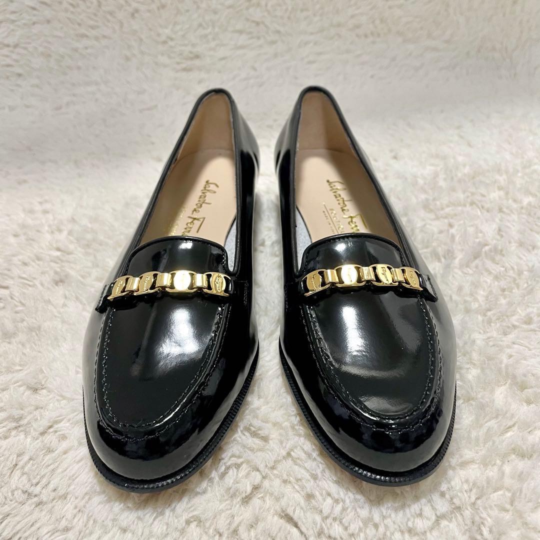 未使用級 サルヴァトーレフェラガモ ヴァラ ゴールド チェーンモチーフローファー