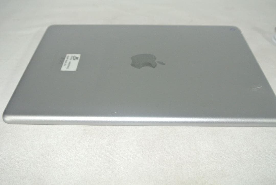 Apple iPad(第6世代) 9.7インチMR7F2J/A Wi-Fi中古品