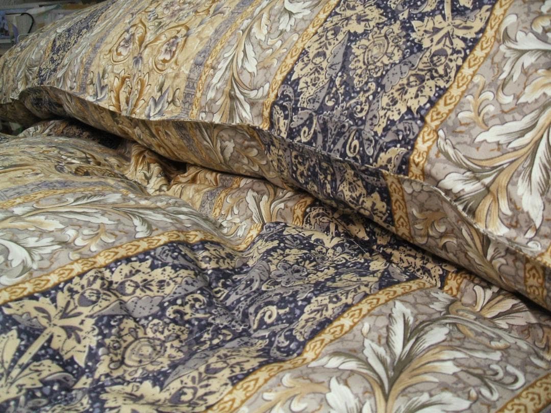 限定枚数＊新品＊五ッ星ロイヤル＊＊フランス９３％＊１，３キロ（増量）羽毛布団ＳＢ