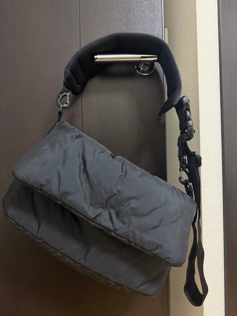 バッグ CLESSTE PADDED FLAP HOLIDAY BAG