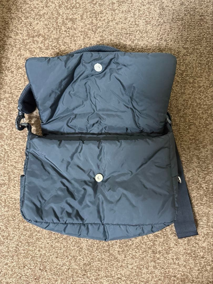 バッグ CLESSTE PADDED FLAP HOLIDAY BAG